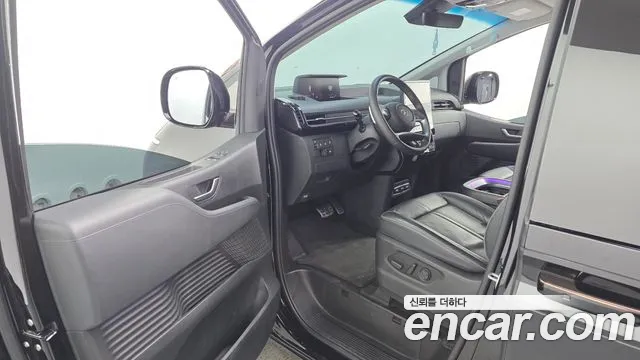 Hyundai Staria 2023 thumb 10