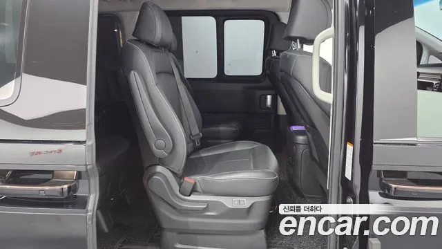 Hyundai Staria 2023 thumb 11