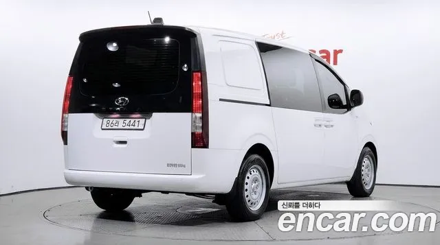 Hyundai Staria 2021 thumb 2