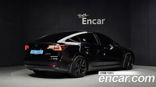 Tesla Model 3 2022 thumb 2