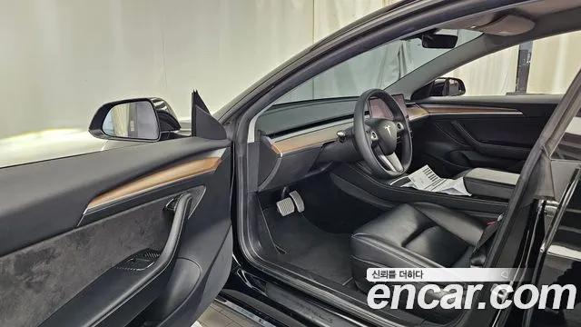 Tesla Model 3 2022 thumb 10