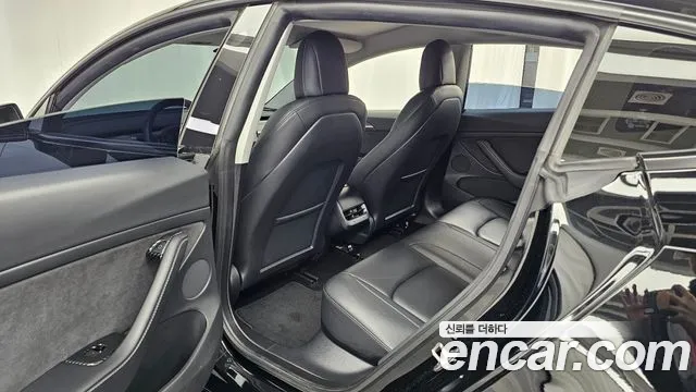 Tesla Model 3 2022 thumb 12