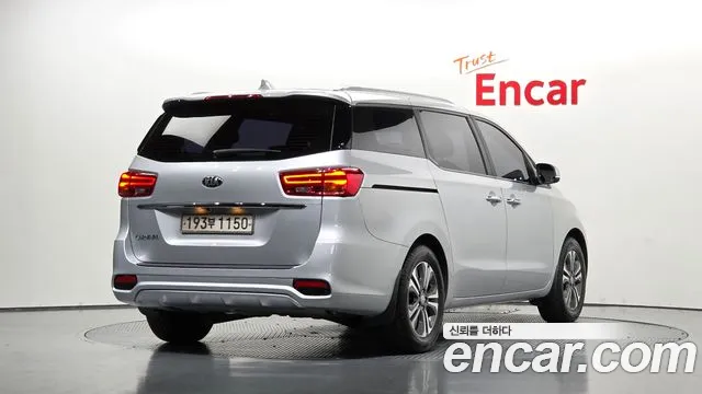 Kia Carnival 2019 thumb 2