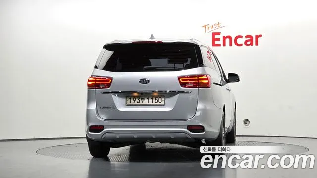 Kia Carnival 2019 thumb 4