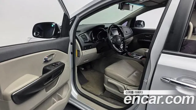 Kia Carnival 2019 thumb 10