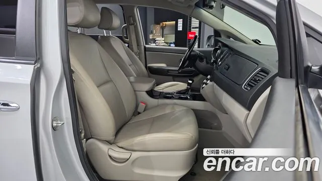 Kia Carnival 2019 thumb 11