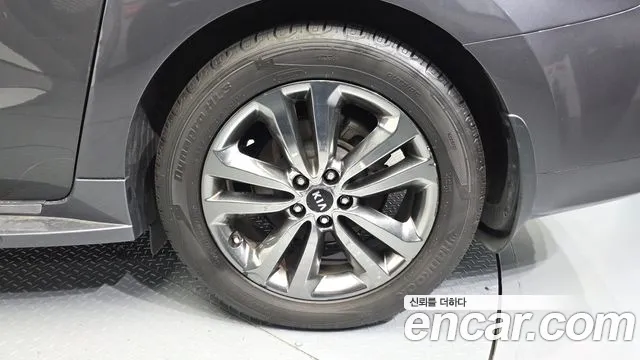Kia Carnival 2015 thumb 4