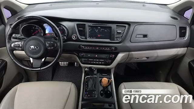 Kia Carnival 2015 thumb 6