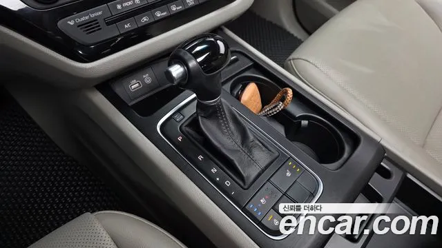 Kia Carnival 2015 thumb 8