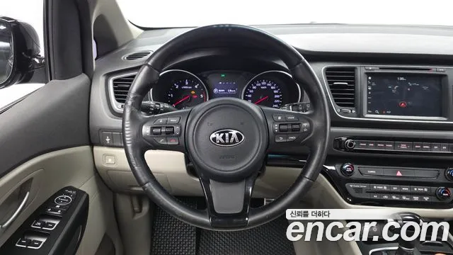 Kia Carnival 2015 thumb 12