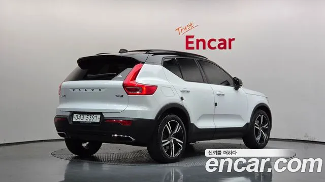 Volvo XC40 2019 thumb 2
