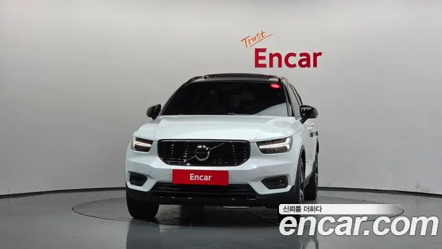 Volvo XC40 2019 thumb 3
