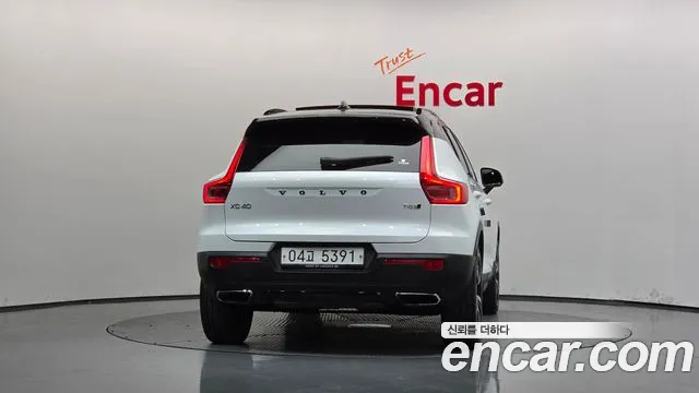 Volvo XC40 2019 thumb 4