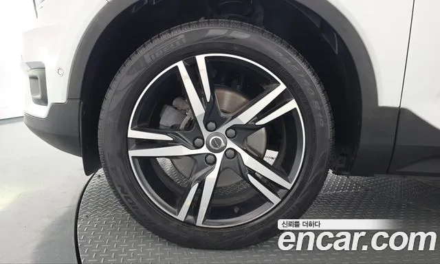 Volvo XC40 2019 thumb 5