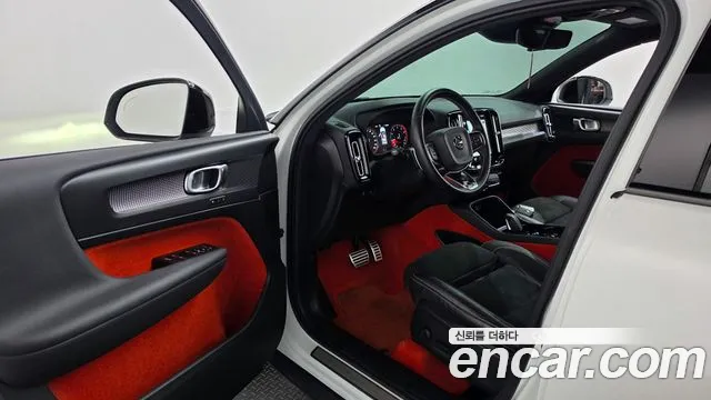 Volvo XC40 2019 thumb 10