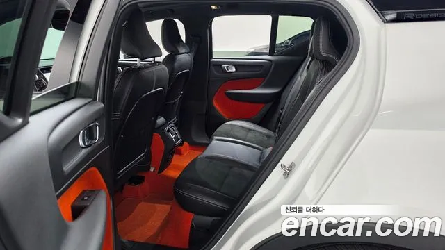 Volvo XC40 2019 thumb 11