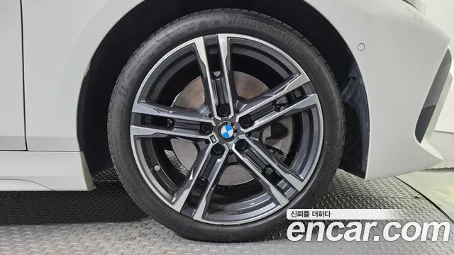 BMW 1-Series 2023 thumb 5