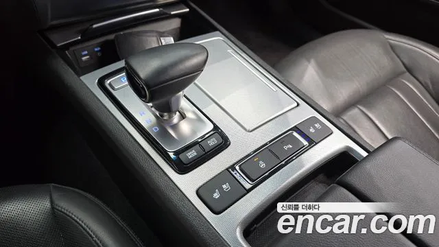 Genesis G80 2017 thumb 9