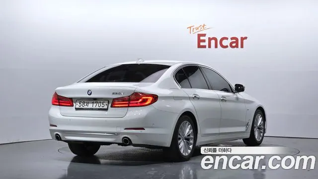 BMW 5-Series 2017 thumb 2