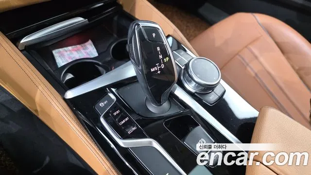 BMW 5-Series 2017 thumb 9