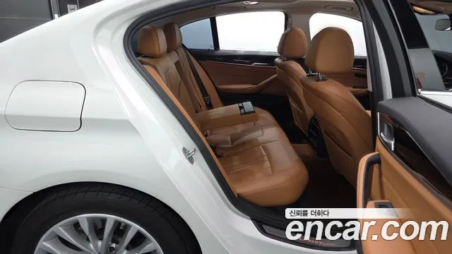 BMW 5-Series 2017 thumb 12