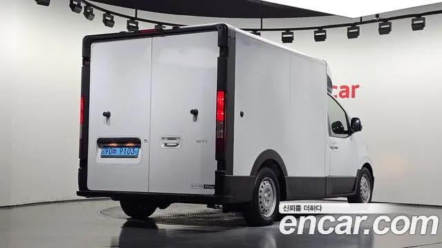 Hyundai Staria 2024 thumb 2
