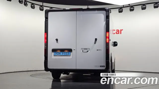 Hyundai Staria 2024 thumb 4