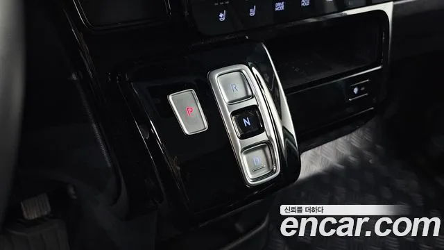 Hyundai Staria 2024 thumb 9