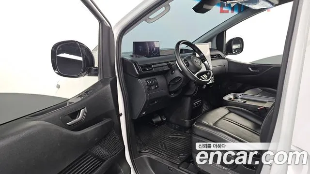 Hyundai Staria 2024 thumb 10