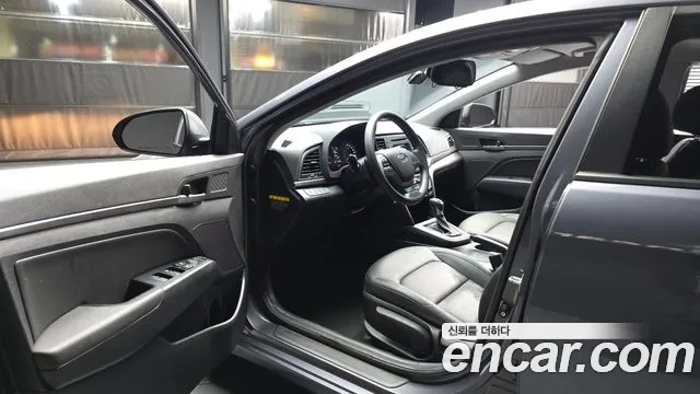 Hyundai Avante 2017 thumb 10