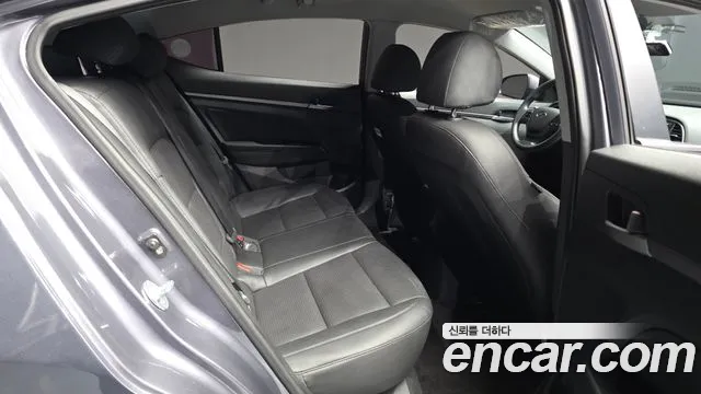 Hyundai Avante 2017 thumb 12