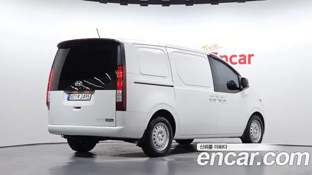 Hyundai Staria 2024 thumb 2