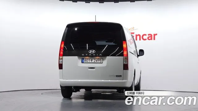 Hyundai Staria 2024 thumb 4