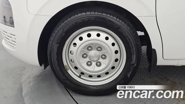Hyundai Staria 2024 thumb 5