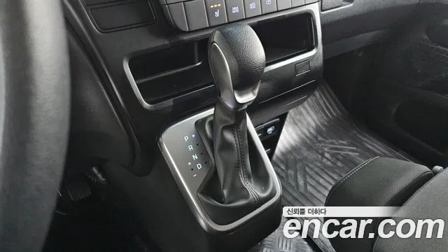 Hyundai Staria 2024 thumb 9