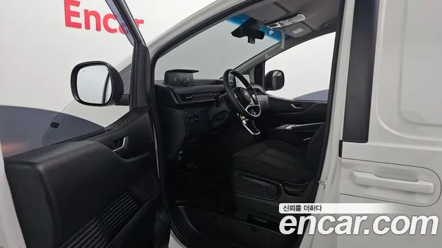 Hyundai Staria 2024 thumb 10