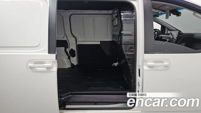Hyundai Staria 2024 thumb 11