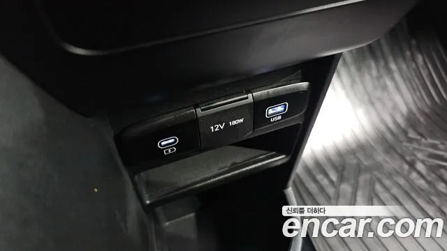 Hyundai Staria 2024 thumb 12