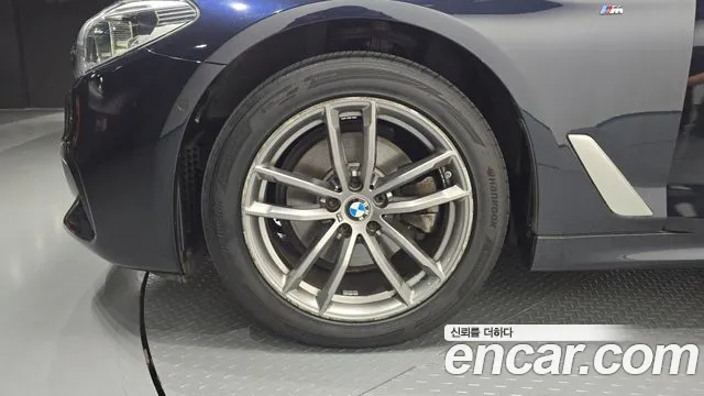 BMW 5-Series 2017 thumb 5