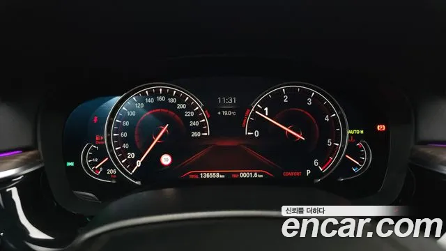 BMW 5-Series 2017 thumb 8