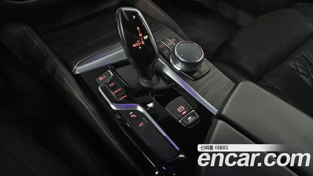 BMW 5-Series 2017 thumb 9