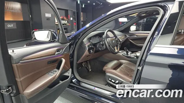 BMW 5-Series 2017 thumb 10
