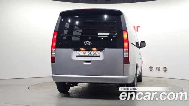 Hyundai Staria 2021 thumb 4