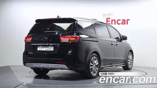 Kia Carnival 2016 thumb 2