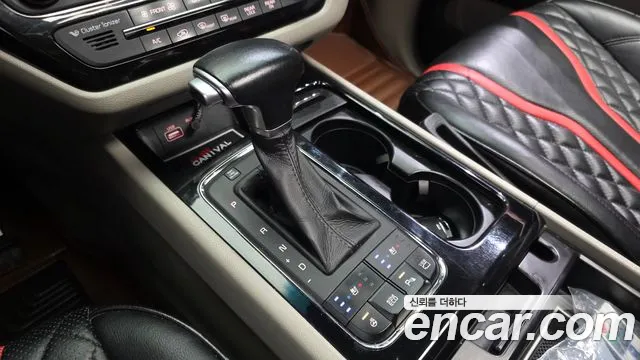 Kia Carnival 2016 thumb 9