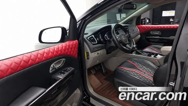Kia Carnival 2016 thumb 10