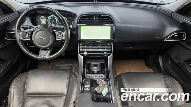 Jaguar XE 2018 thumb 7