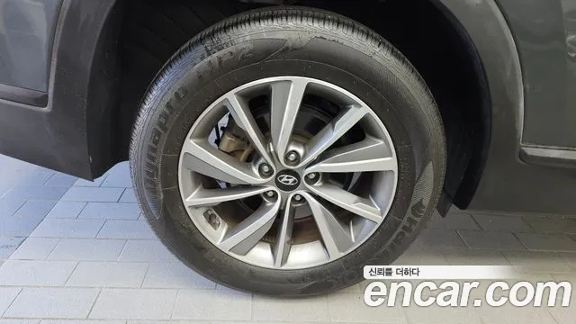 Hyundai Santa Fe 2018 thumb 5