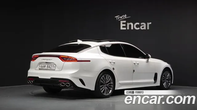 Kia Stinger 2017 thumb 2