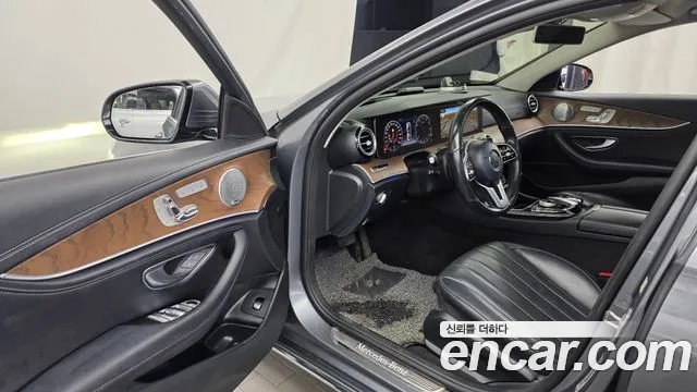 Mercedes-Benz E-Класс 2018 thumb 10